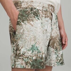 LuluLemon Bowline Shorts 5” Inseam White Green Marshland Light Sage Men’s Size S